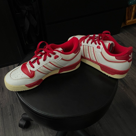 ADIDAS Rivalry Red Lows Men’s size Us 7.5! - Picture 3 of 6